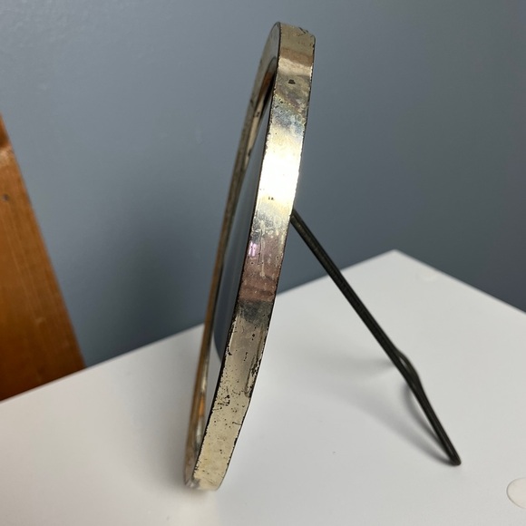 Vintage 40's Oval Round Frame with Creepy Girl with Doll Photo - Picture 4 of 11